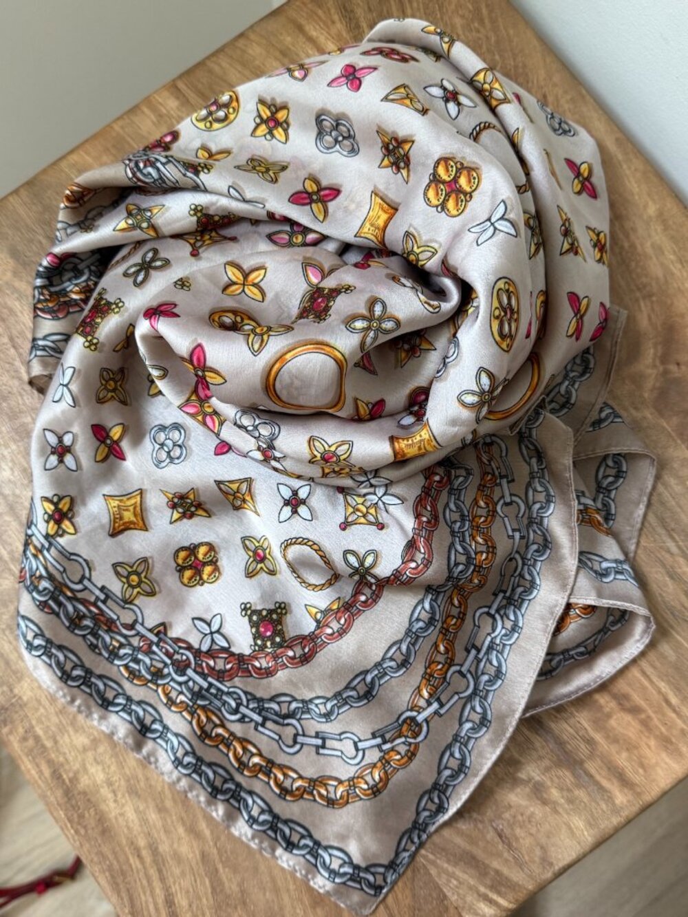VINTAGE Geometric Chain Link Border Silk Scarf – 100% Silk